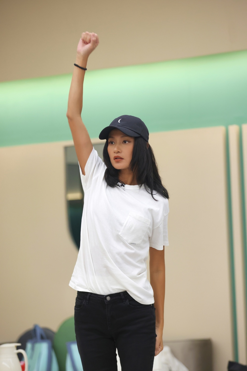 曾是国内"第一超模",52岁回归舞台翻红,瞿颖:我没给自己设限