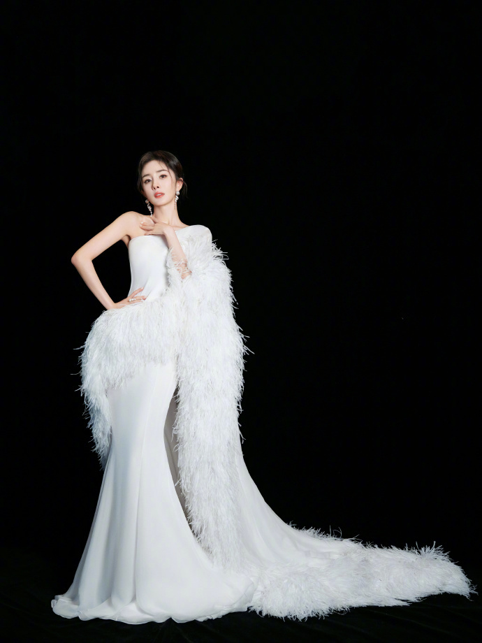 倪妮两套高定称霸,杨幂全球首穿搭50万珠宝_腾讯新闻