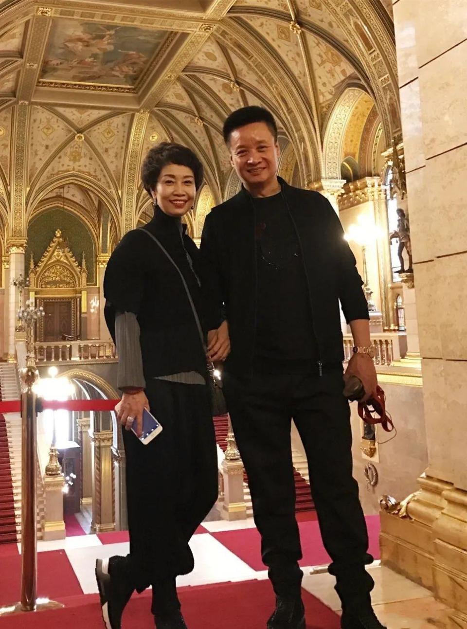 66岁阎维文近照曝光,满脸皱纹变化大,为照顾患癌妻子苍老太多