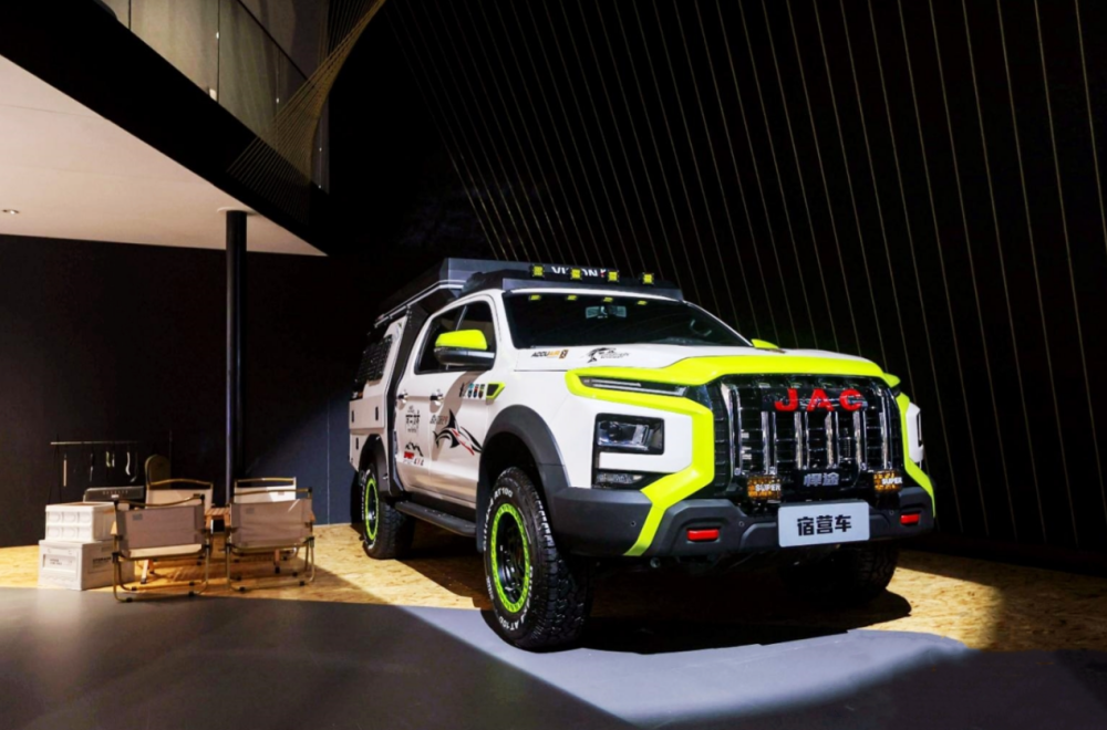 户外露营党福音来了全新悍途宿营车上市2768万起