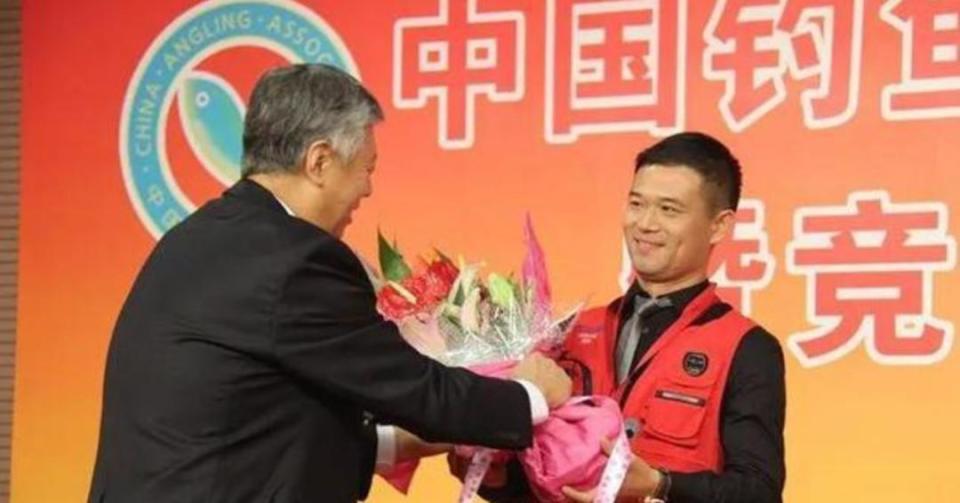 火遍半个钓鱼圈，钓王邓刚再放大招_腾讯新闻
