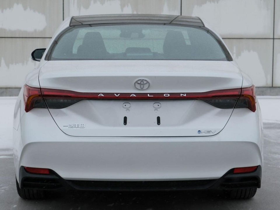 新款丰田亚洲龙7月将上市,内饰调整,新增2.0l混动,要入手吗?