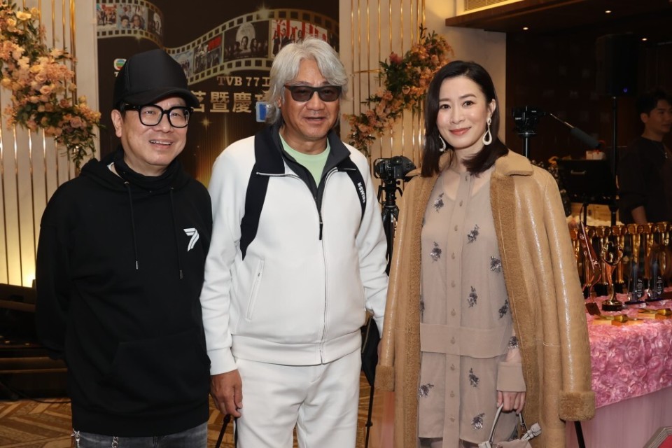 TVB庆功宴星光熠熠，佘诗曼杨怡两大视后同台，交代新年工作安排_腾讯新闻