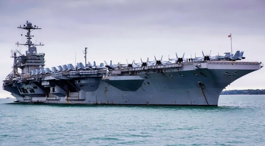 怕了?美国航母想回家