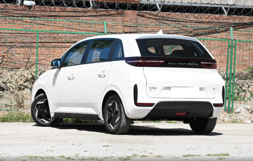 售价1698万元比亚迪d1超越版正式上市续航可达418公里