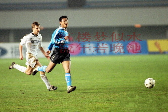 黑子张恩华在比赛中,1999年,被誉为带刀后卫的张恩华出任大连万达实德