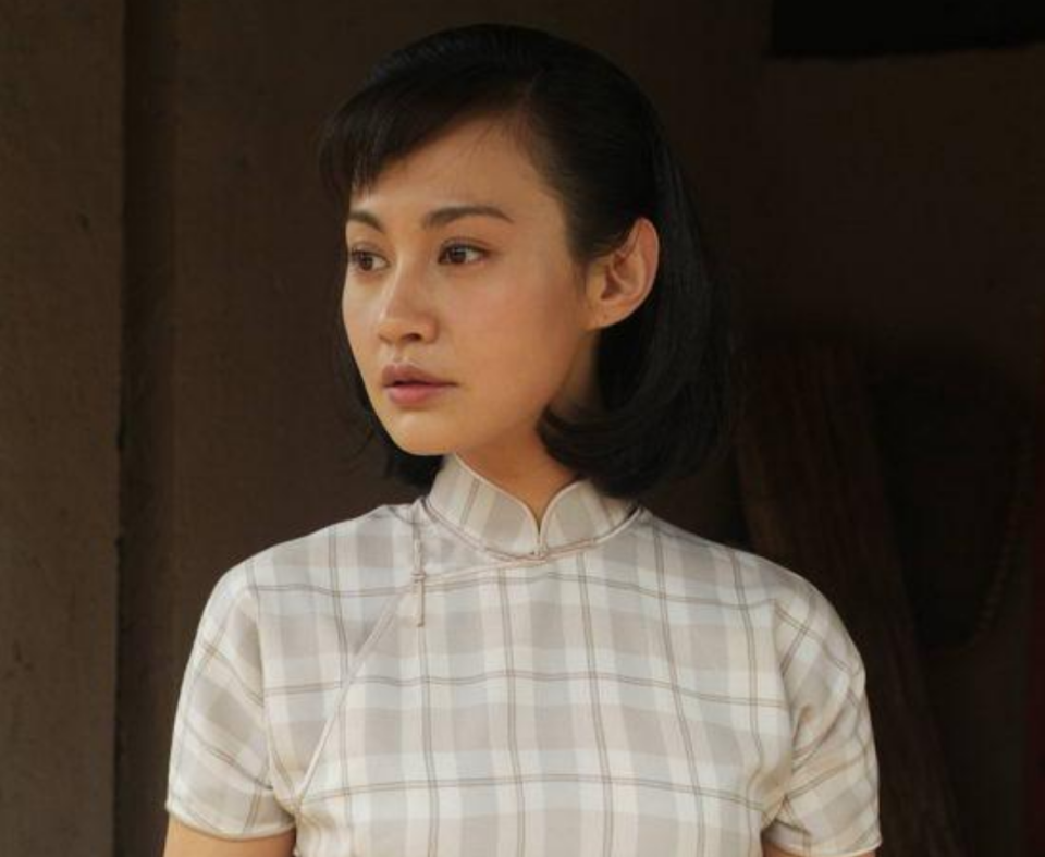 她长得漂亮有演技，事业当红时嫁人生一女，44岁活成喜欢的自己_腾讯新闻