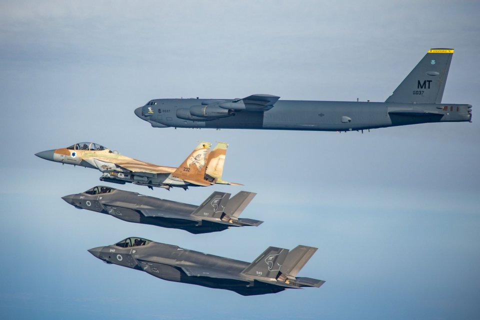 �ж���������ϴ�� ��ɫ�п� F-15IA+F-35I