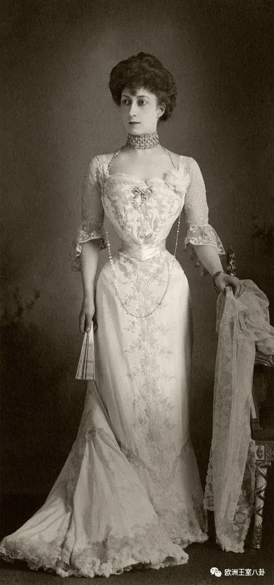 不可复制的艺术品——挪威莫德王后的精致华服