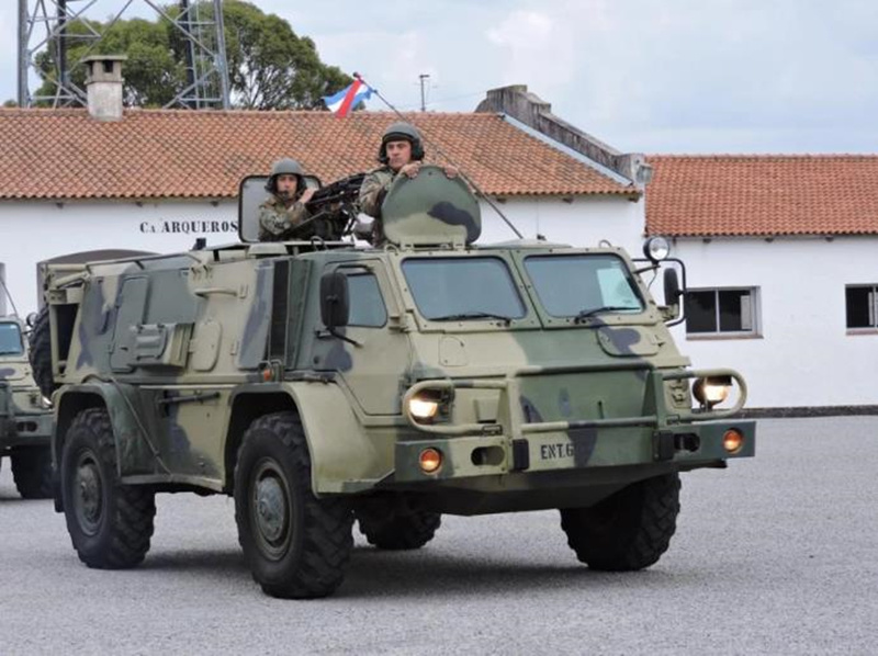 俄罗斯gaz3937多用途军车面包车的精髓都学到了