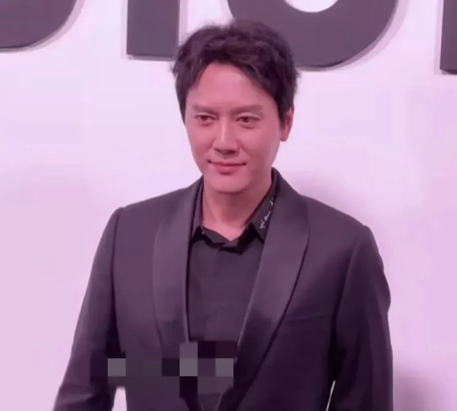 刘恺威近照眼皮耷拉,胡歌头发花白,揭开了"不老男神"的真面