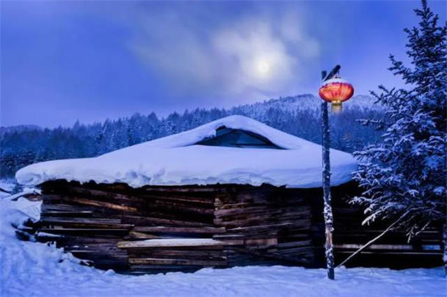 腊月十五明月美诗六首吹灯窗更明月照一天雪