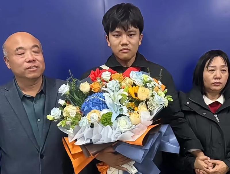 "河北亿万富豪"历经25年寻子成功 儿子将改回原姓名 家人希望严惩人贩