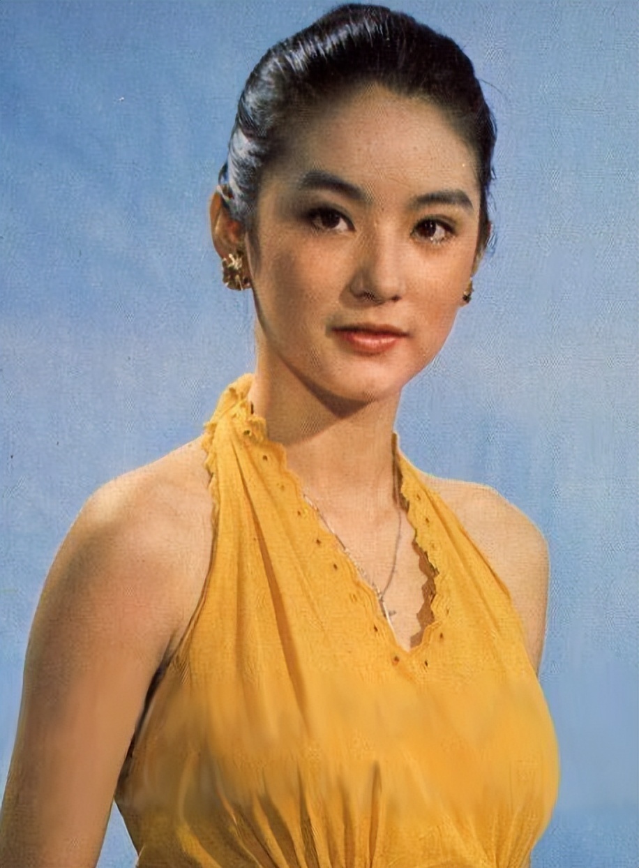 林青霞究竟算不算80年代第一美女看看她和巩俐的合照就有答案了