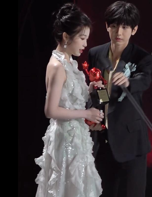 这一夜的cp疯狂撒糖白敬亭宋轶同框秦岚和魏大勋零交流