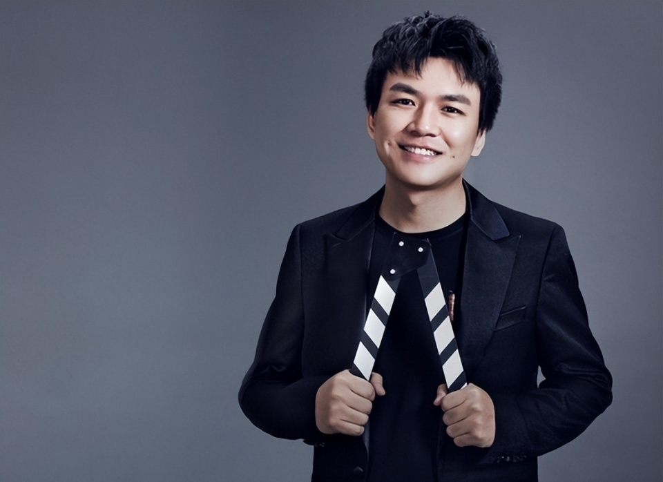 又是姐弟恋？网曝宋佳2年前已和《白夜追凶》导演王伟领证，年龄差8岁_腾讯新闻
