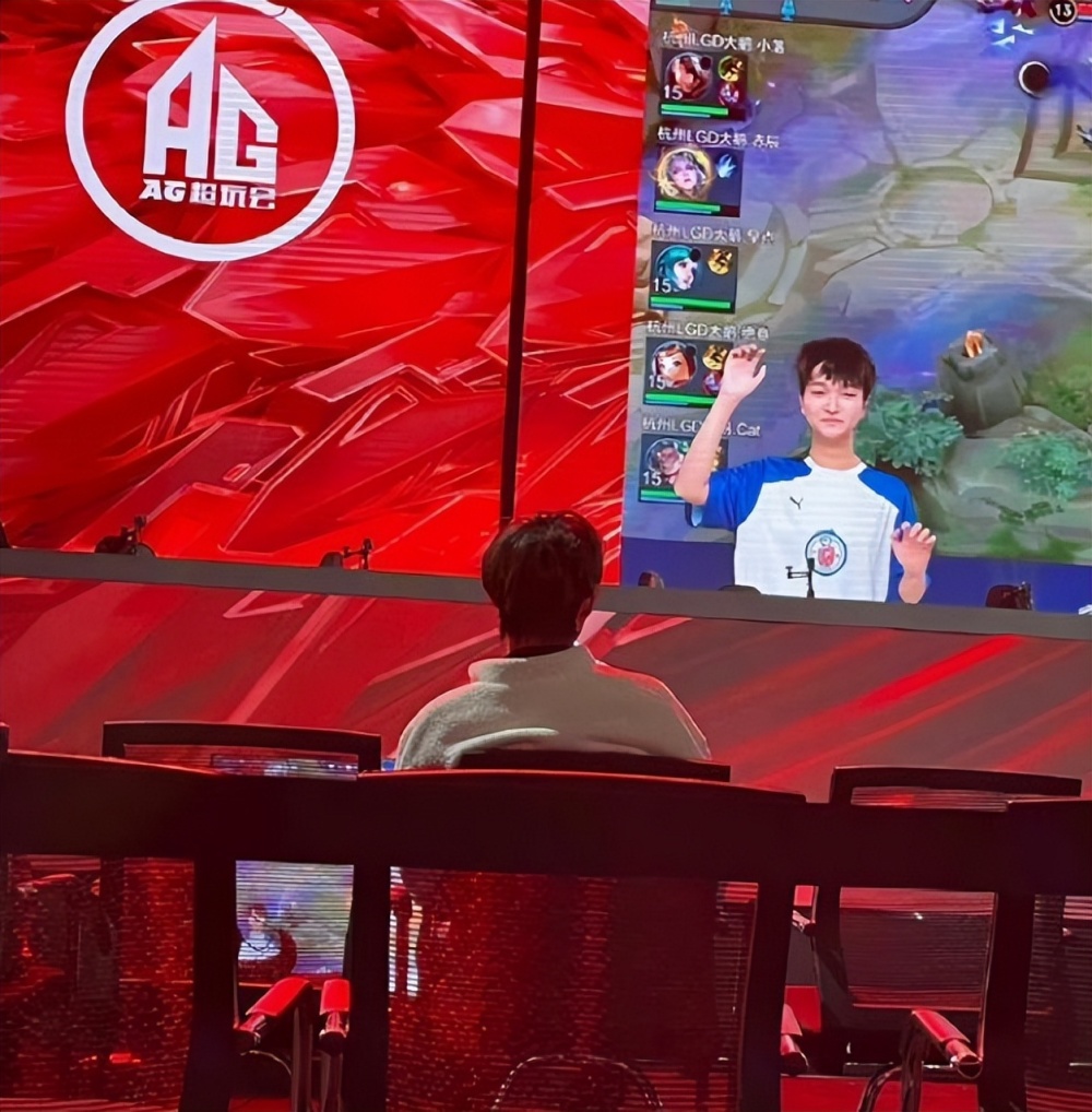 ag大场5连败,"一诺落寞背影图"火了,菲菲出手,梦泪吐露心声_腾讯新闻