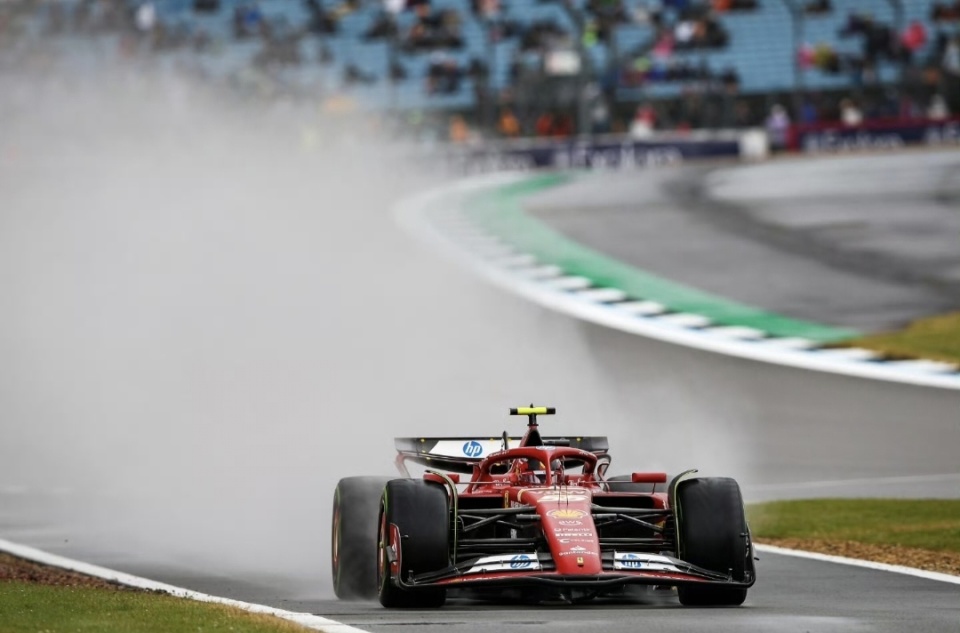 时隔945天再夺冠军,足等三年,汉密尔顿诠释赛车如何让人感动