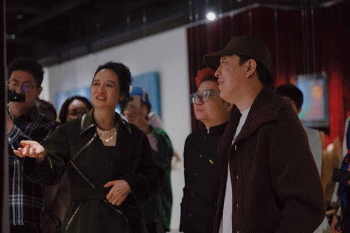 还记得《雪山飞狐》里的袁紫衣吗，如今她成了画家_腾讯新闻