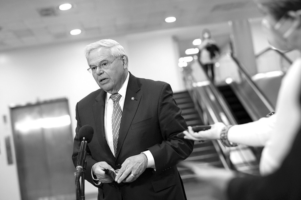 反华议员梅嫩德斯爆出贪腐丑闻_腾讯新闻