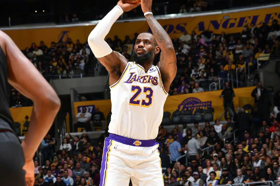 内部人士透露,詹姆斯不可能离开湖人的三个原因,布朗尼是关键