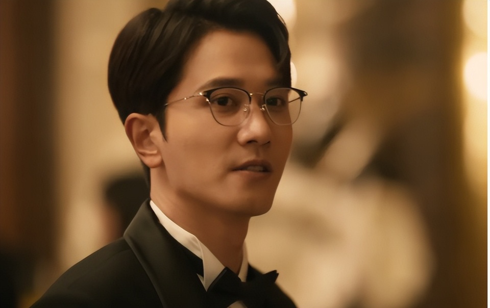 演戏13年才小火,彭冠英这次出息了,竟然吻到了刘亦菲