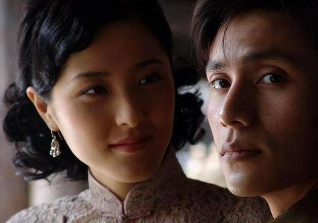 姨圈顶流曾黎:前男友是金鸡影帝,三段感情都不顺,46岁孑然一身_腾讯