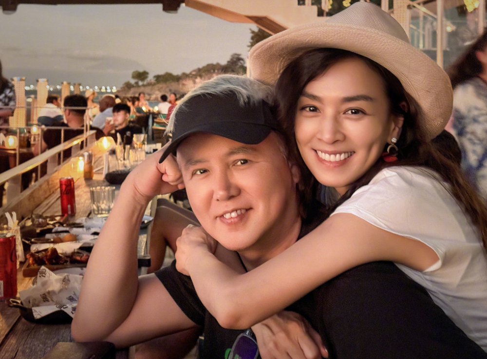 54岁张庭彻底翻身又开始在国内巡演23亿资产已被解封