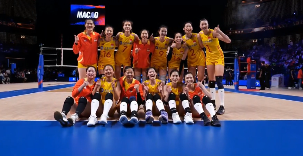 女排3-0泰国!王梦洁最嗨,朱婷淡定,蔡斌狂笑,大合影全员开心