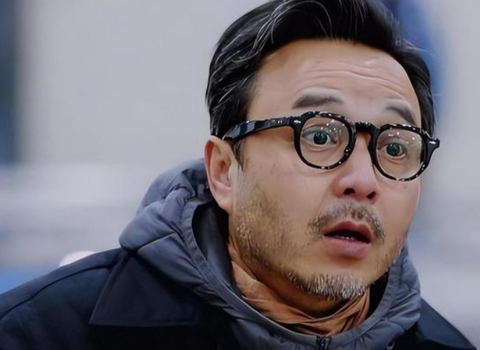 48岁汪涵近照曝光,胡子头发都变白,苍老似小老头_腾讯新闻