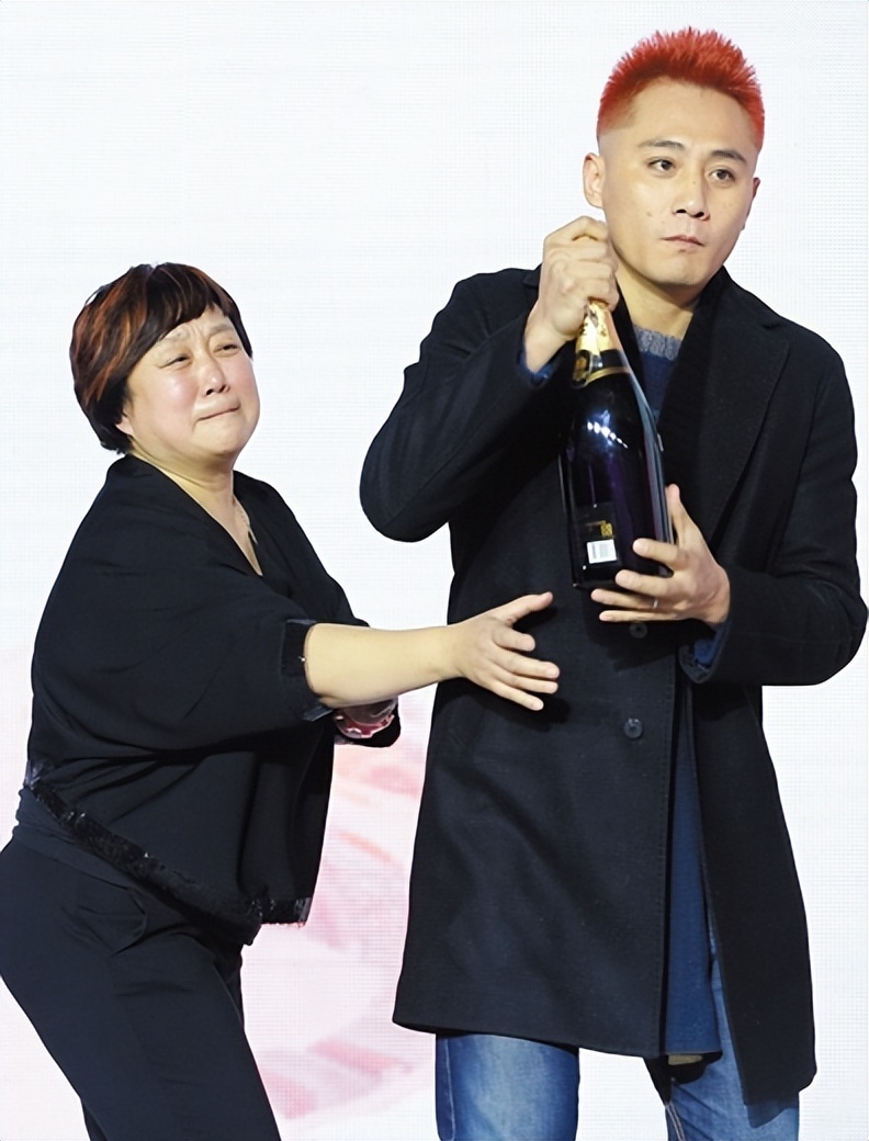 常继红的人脉资源非常强大,她旗下的艺人有蒋雯丽,刘烨,孙俪,于娜