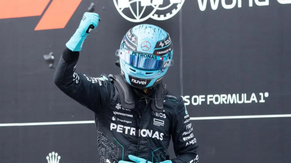 不可思议!维斯塔潘与拉塞尔成绩相同!法拉利双雄未进前十!_腾讯新闻