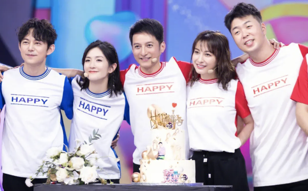 当年《快本》大红大紫的时候,"快乐家族"的5位主持人何炅,谢娜,李维嘉