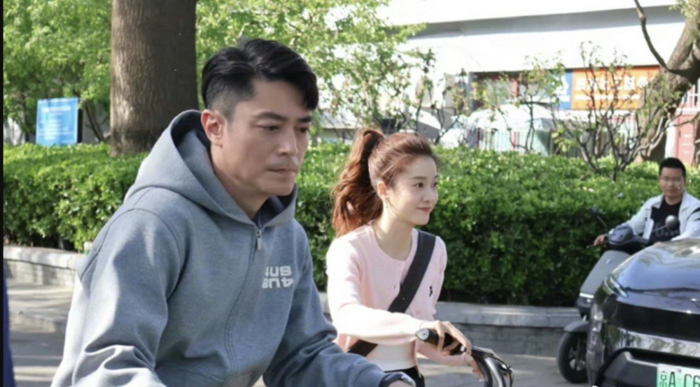 44岁霍建华现状:「一脸褶子」和26岁张雪迎拍戏,网友评论笑死人_腾讯