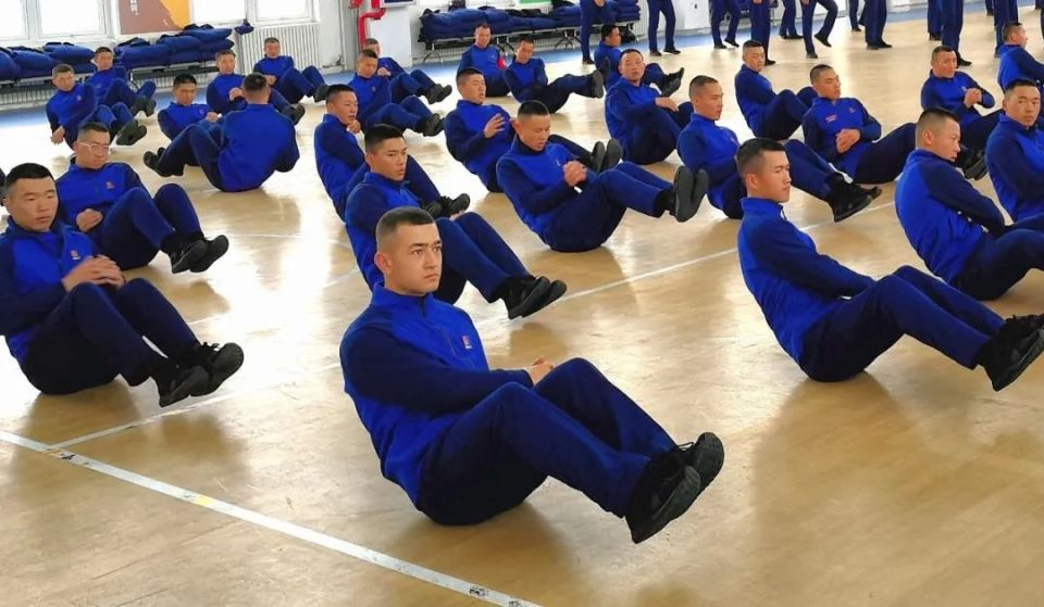 打铁还需自身硬,千锤百炼始成钢.