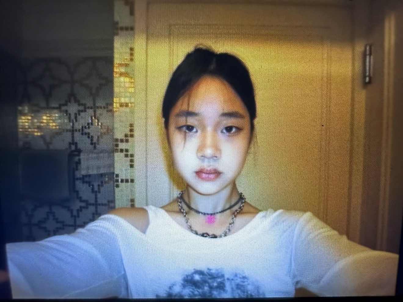 小S的第3個女兒發自拍照，14歲就很漂亮，外形完成驚艷蛻變 - 