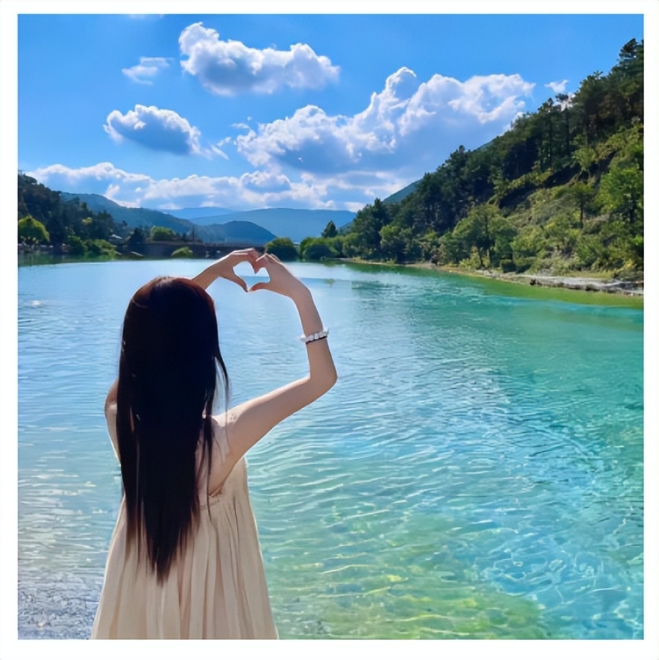 她用自己的方式诠释着美丽和智慧,成为无数人心中的女神.