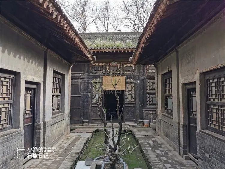 西安城墙根下误入“废弃”古宅，推开门的瞬间被惊艳！_腾讯新闻