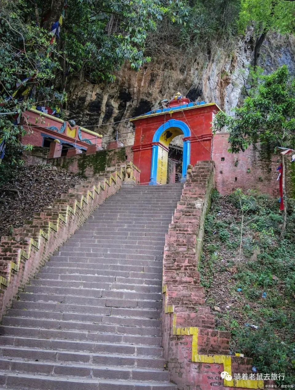 探秘甘露岩寺:福建省的千年岩寺之旅!