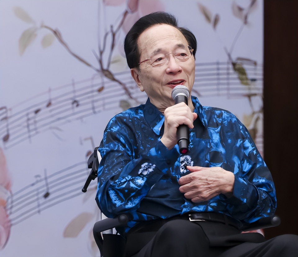 他是知名作曲家，71岁与39岁妻子修成正果，90岁也没放弃创作音乐_腾讯新闻