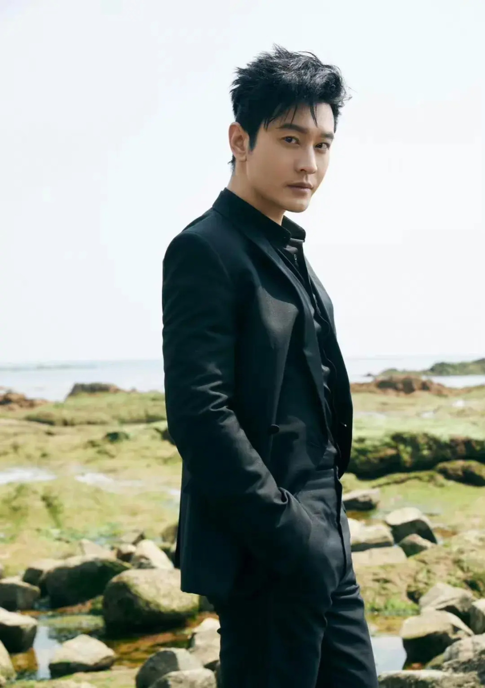 黄晓明自曝长胖30斤!曾与肖战比腰围,近照大腹便便,一脸沧桑