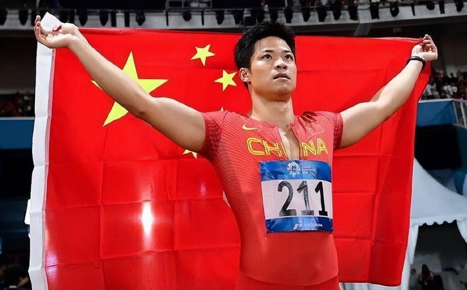 作为中国乃至亚洲的短跑巅峰,飞人苏炳添已经留给了我们足够多的辉煌