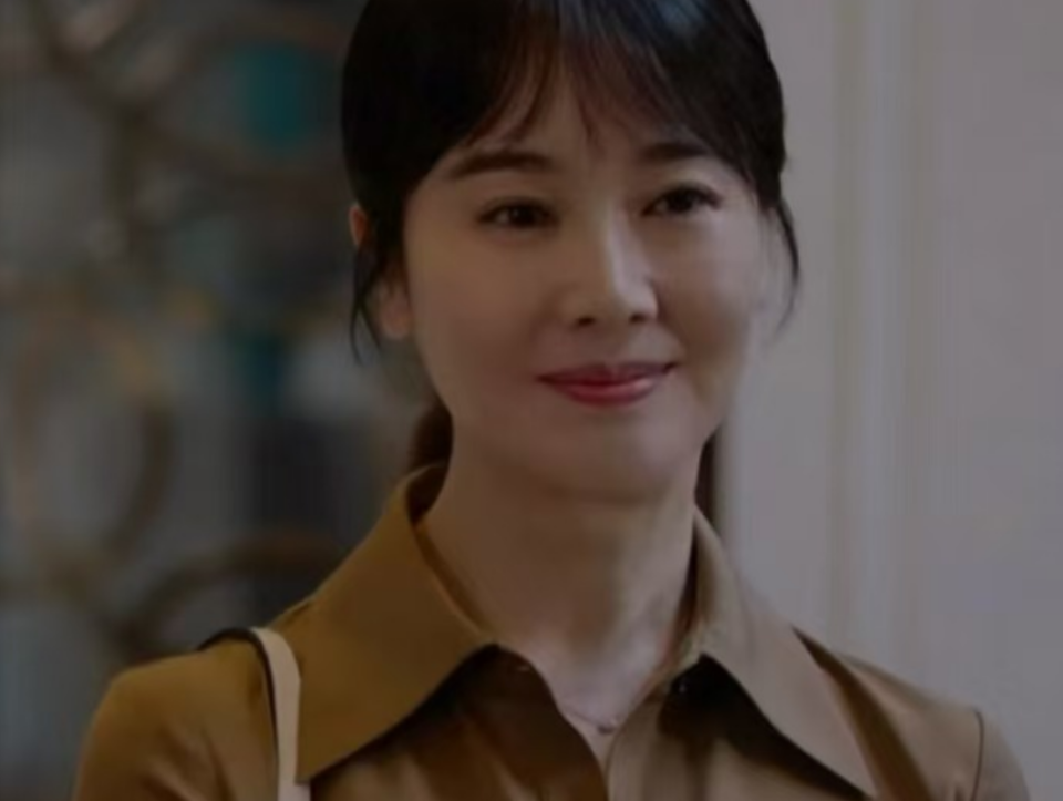 61岁何赛飞给46岁左小青演"婆子妈",这让扮嫩演员还咋玩