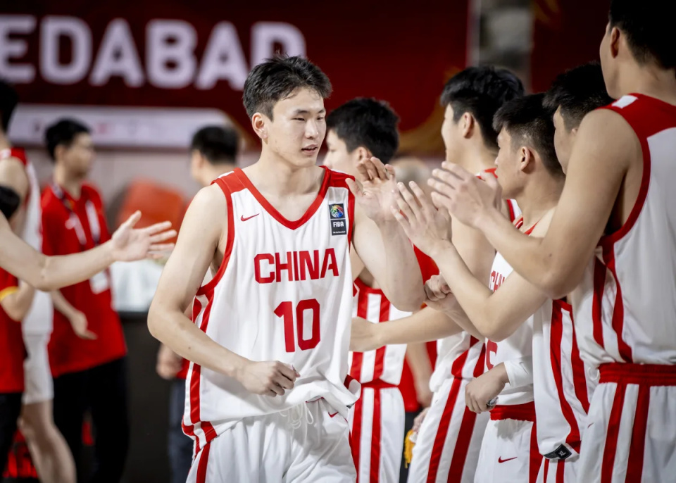 创近5届最好成绩！中国U18男篮力克新西兰时隔12年重返决赛_腾讯新闻