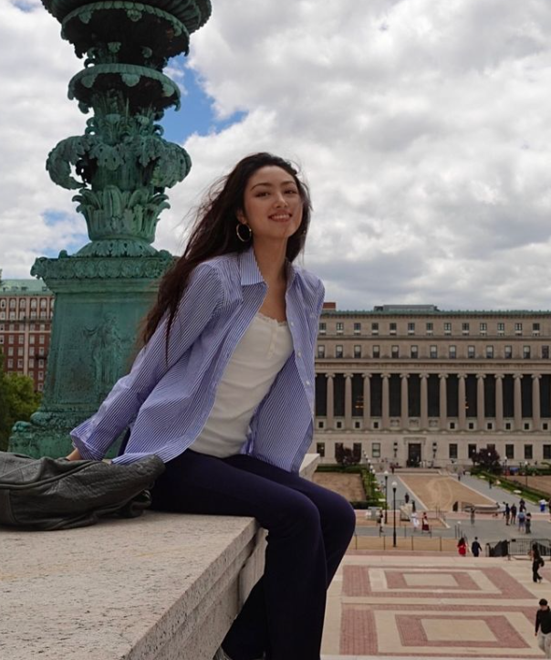 建設(shè)銀行：港澳寶典開獎記錄查詢?nèi)芜_華20歲獨生女：身高1米8長相驚艷，最會“投胎”的星二代