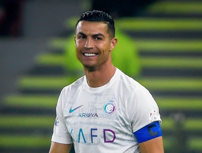 这是拥有本泽马,内马尔,布罗佐维奇,马内,米特洛维奇,萨维奇,马赫雷斯