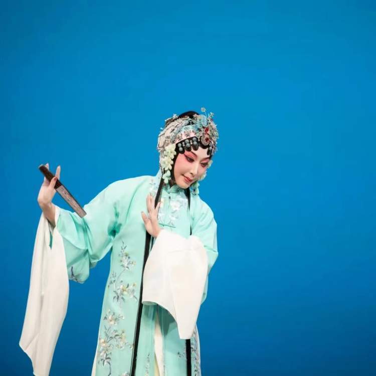 创新传承优秀传统文化,京剧尚派青衣韩宜珈跨界出演"杜丽娘"