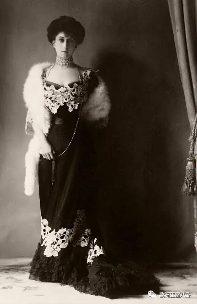 不可复制的艺术品——挪威莫德王后的精致华服