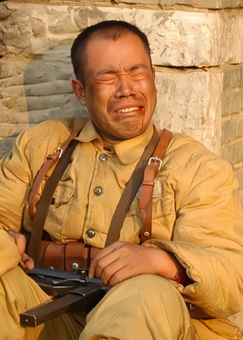 第一个:曹启峰,可能很多人早就已经忘记他是谁了,但是,我说亮剑名场面