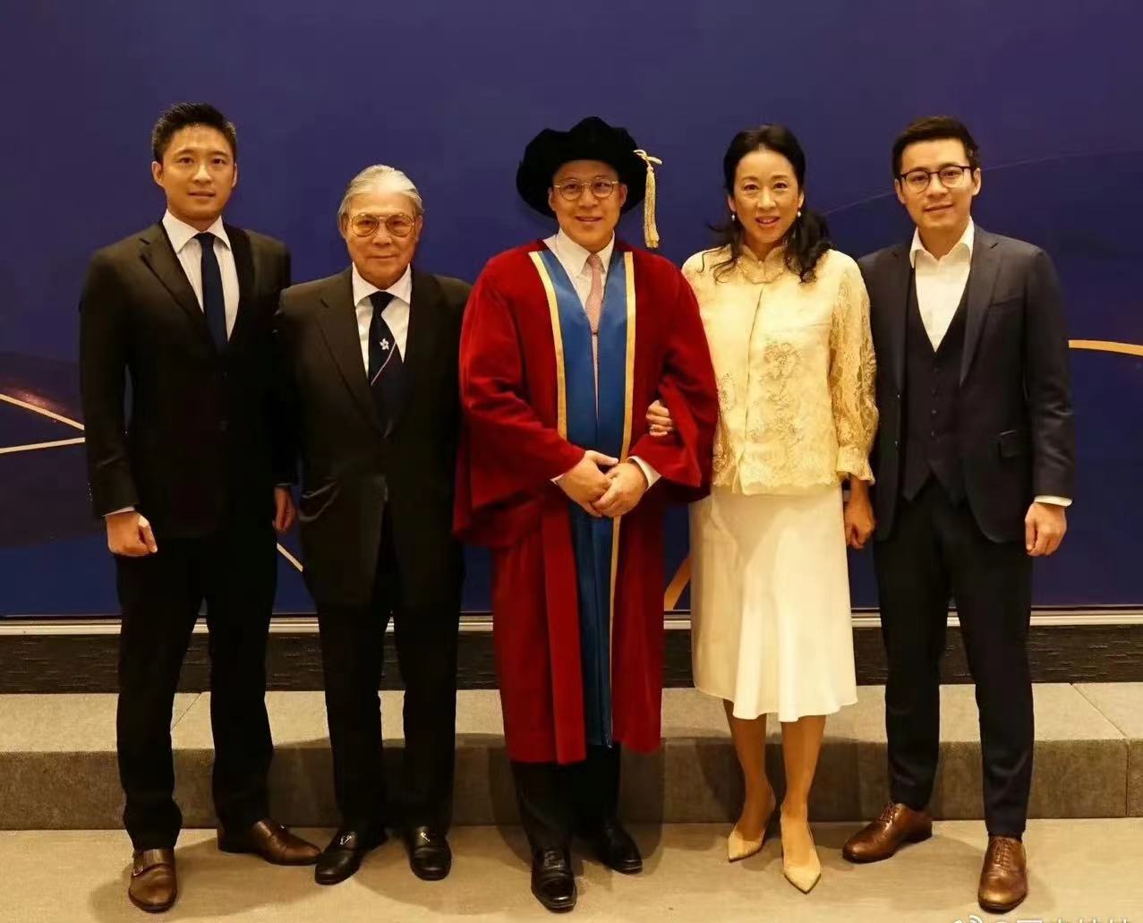 霍啟剛透露，不當香港小姐評委的原因，因為媽媽會第一個拒絕 - 